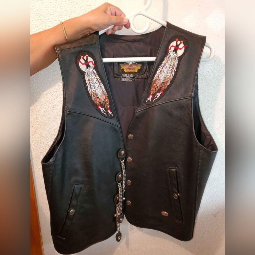HARLEY LEATHER VEST WITH EXT. CHAINS AND PATCHES -  FEMALE